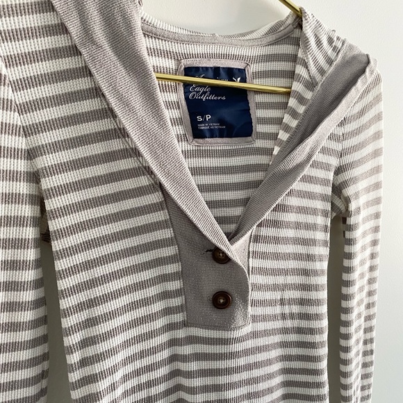 American Eagle Gray Stripe Hooded Long-Sleeve Waffle Top - Picture 3 of 3